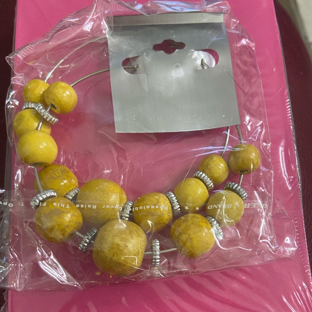 NWT Large Yellow 💛 & Silver Hoop Earrings. - Picture 7 of 7